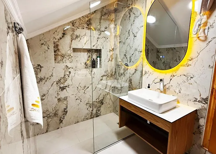 Zen Oasis * Golem (Tirana)